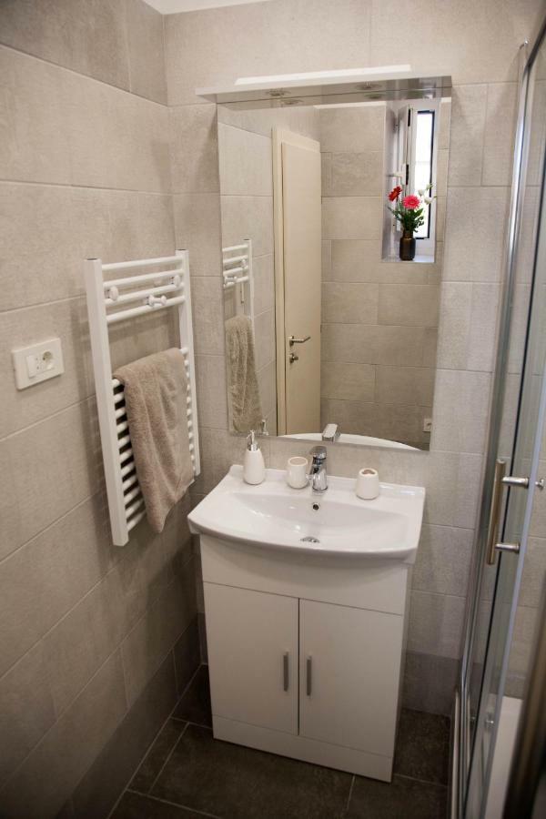Soukki Town Centre Suites 1 Σπλιτ Εξωτερικό φωτογραφία
