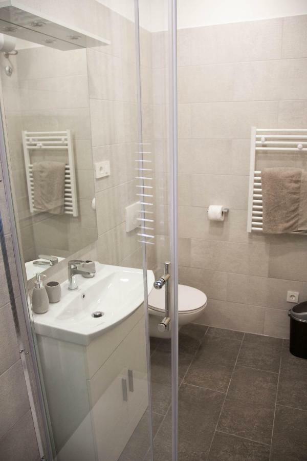 Soukki Town Centre Suites 1 Σπλιτ Εξωτερικό φωτογραφία