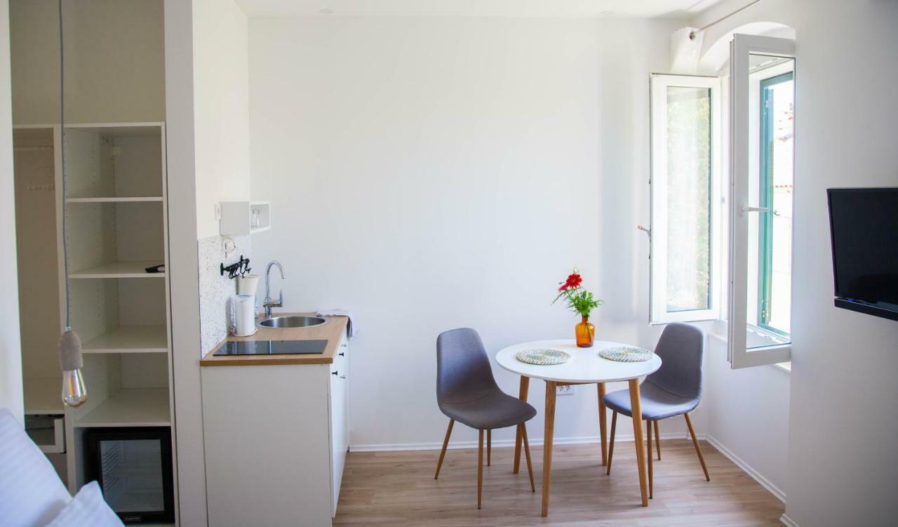 Soukki Town Centre Suites 1 Σπλιτ Εξωτερικό φωτογραφία