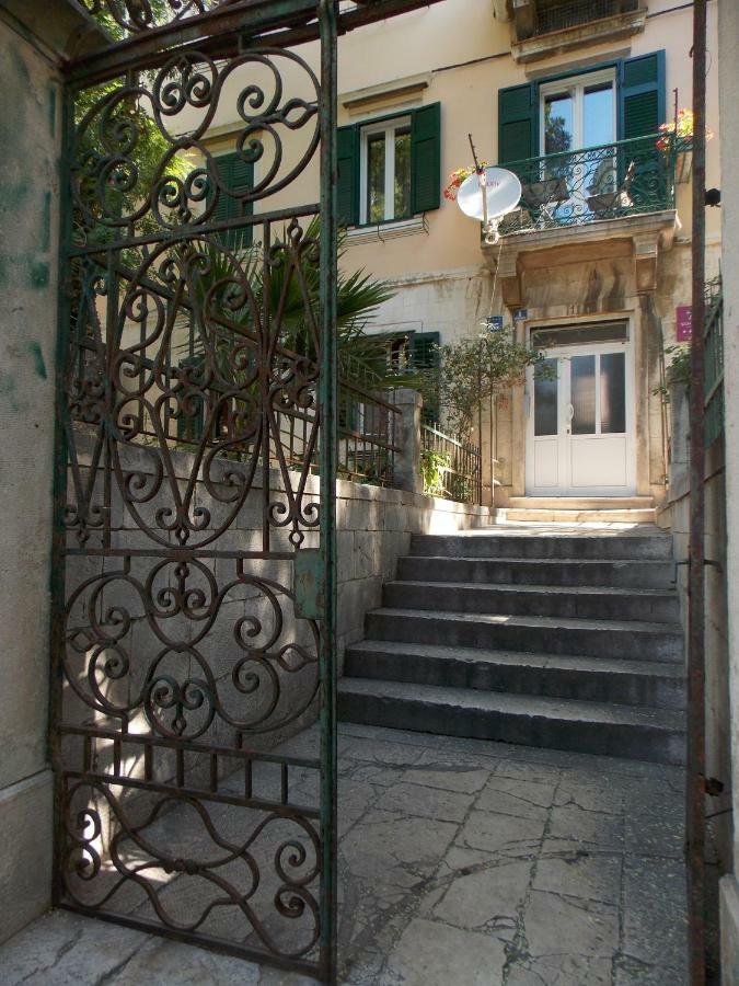 Soukki Town Centre Suites 1 Σπλιτ Εξωτερικό φωτογραφία