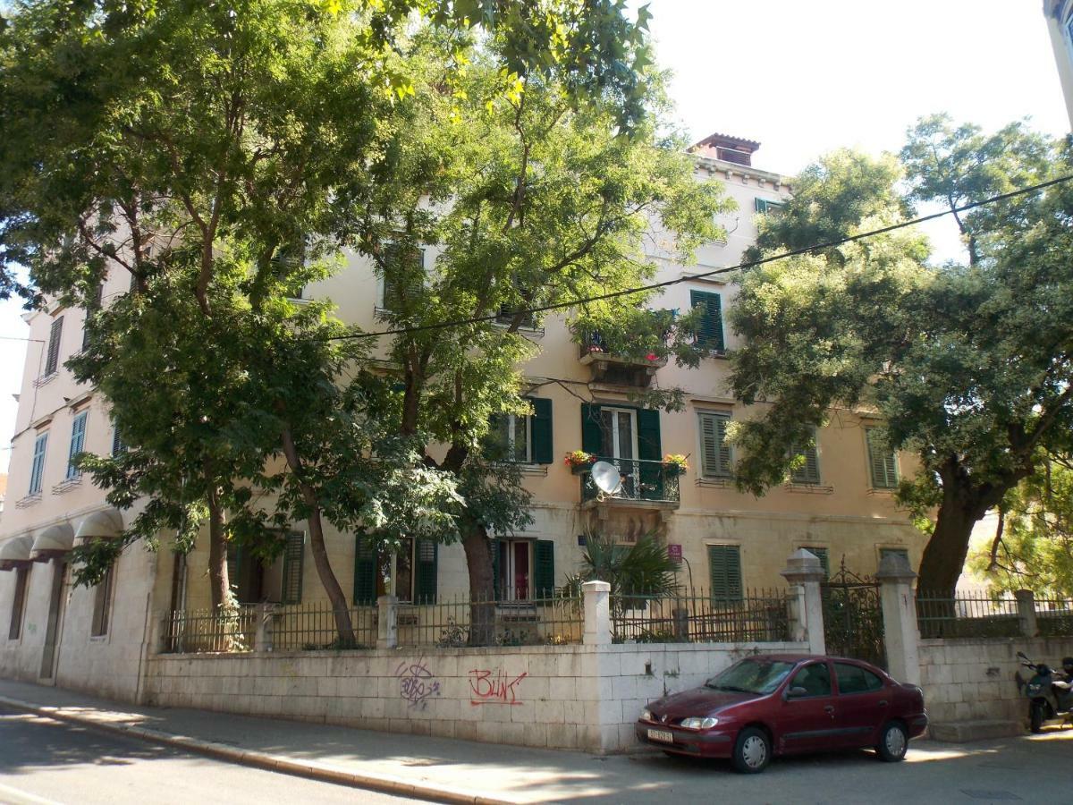 Soukki Town Centre Suites 1 Σπλιτ Εξωτερικό φωτογραφία